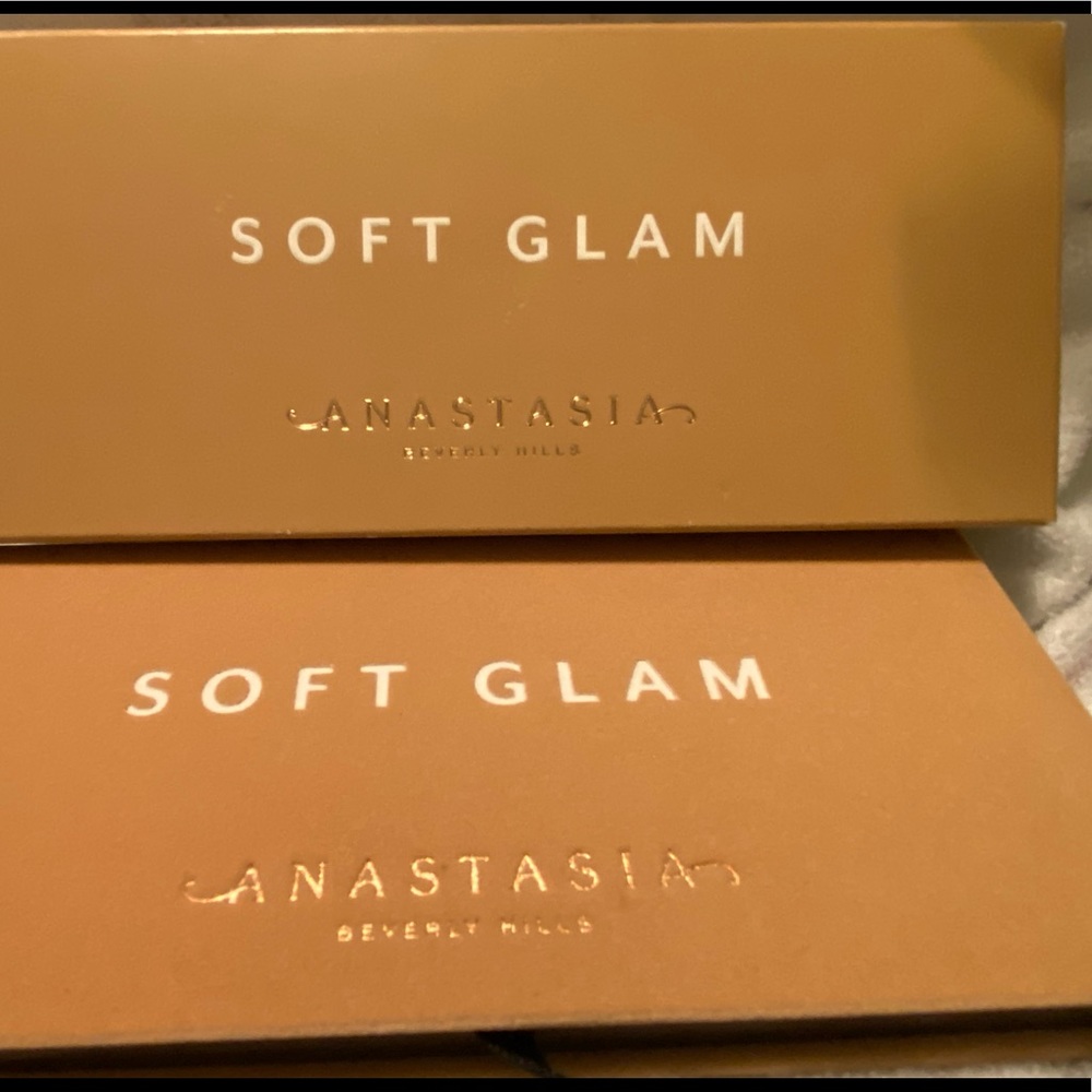 Anastasia Beverly Hills- Soft Glam eyeshadow palette
